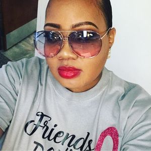 Meet your Posher, Latisha